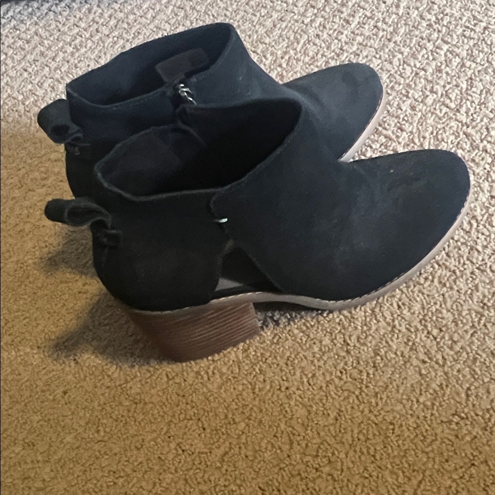 Tom’s Lea Cut Out Heeled Bootie